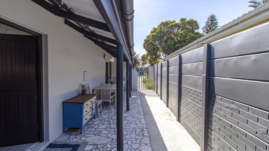 1 Bedroom Property for Sale in Sandbaai Western Cape